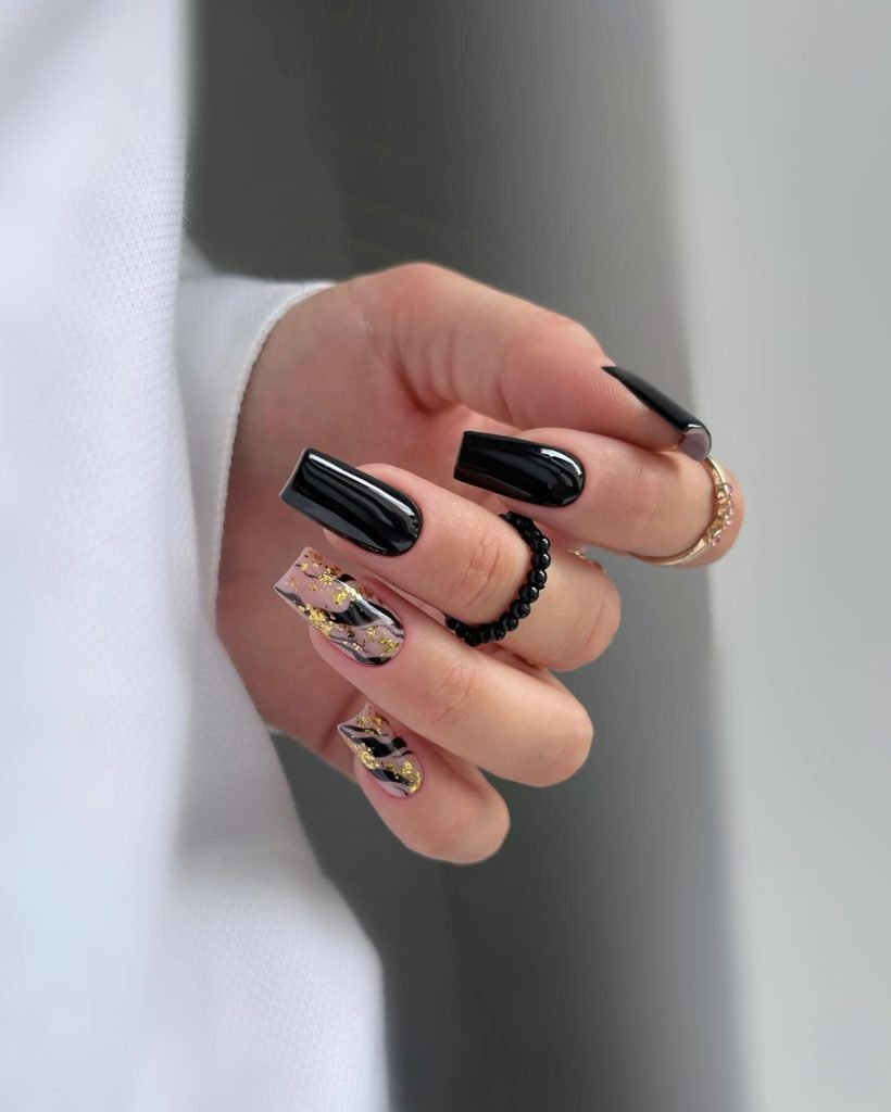 00003 Dark Classy Nails