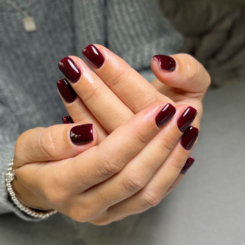 00006 Short Red Nails