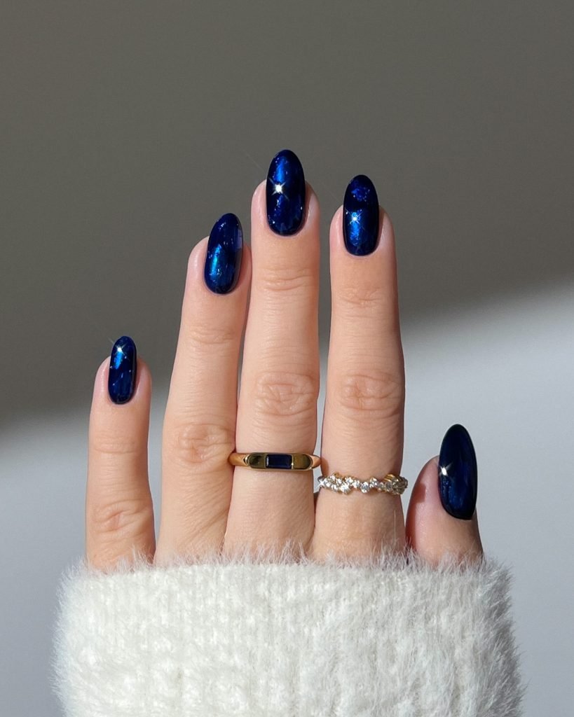 00007 Dark Classy Nails