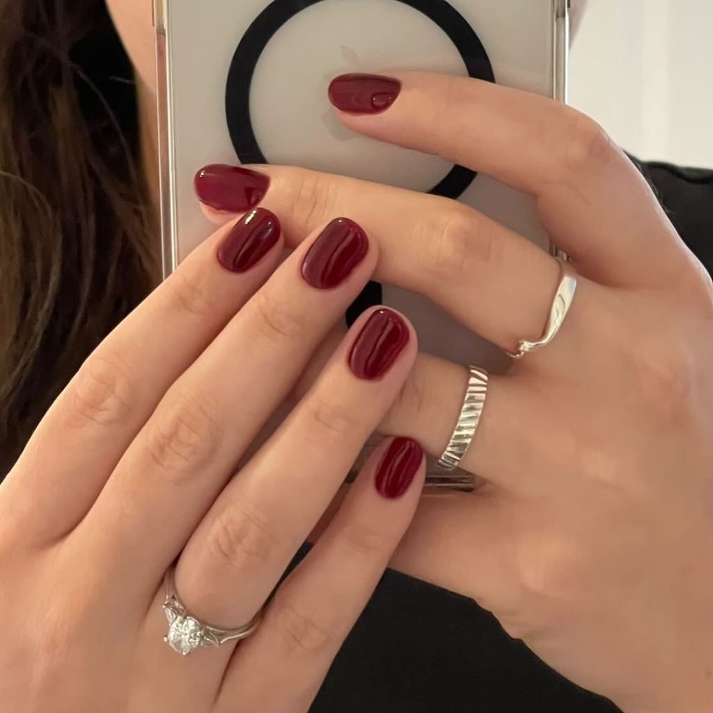 00011 Short Red Nails