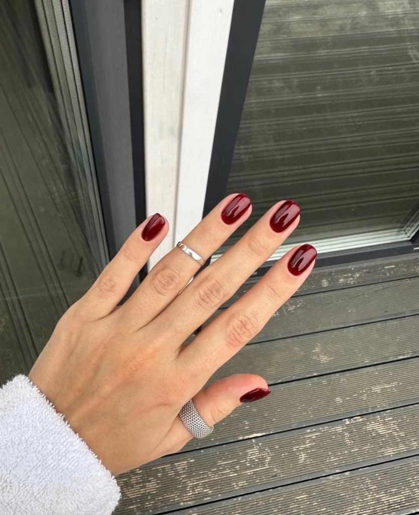 00015 Short Red Nails