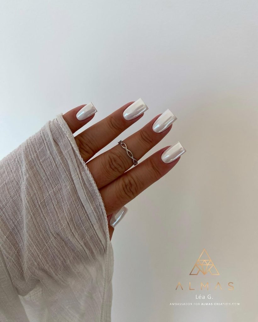 00001 White Chorme nails