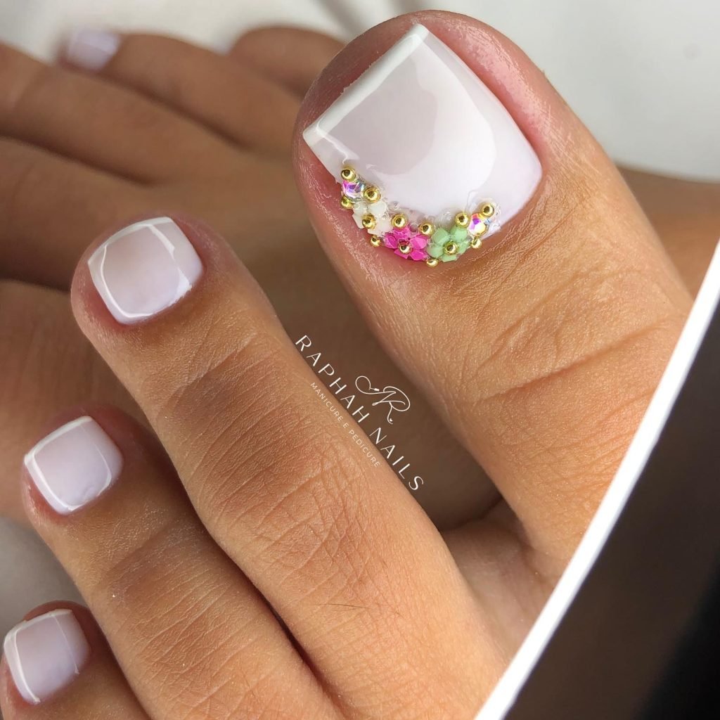 00001 White Pedicure designs