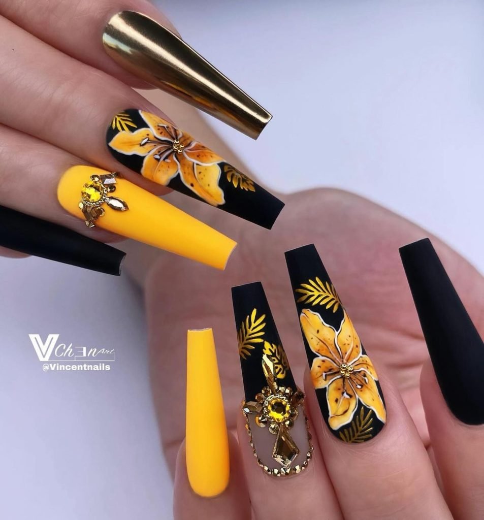 00001 Yellow Flower Nails