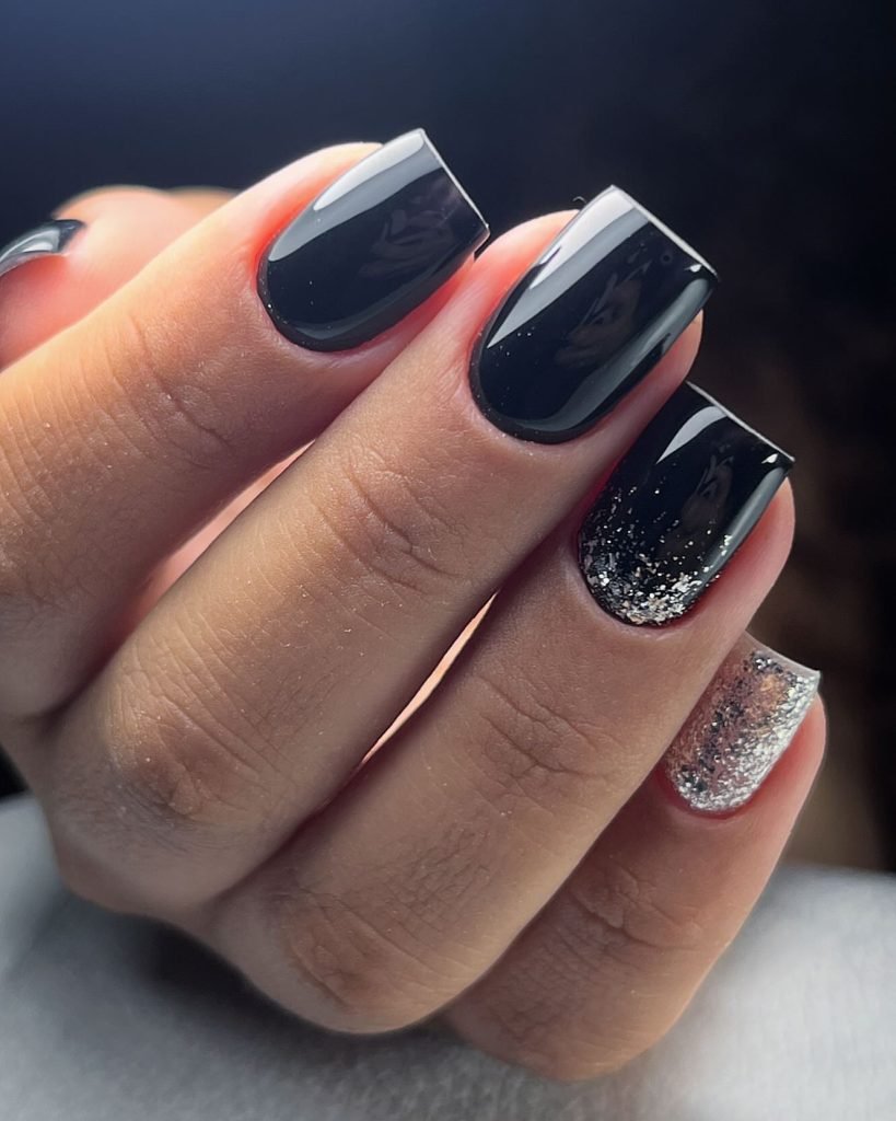 00003 Short Black Nails