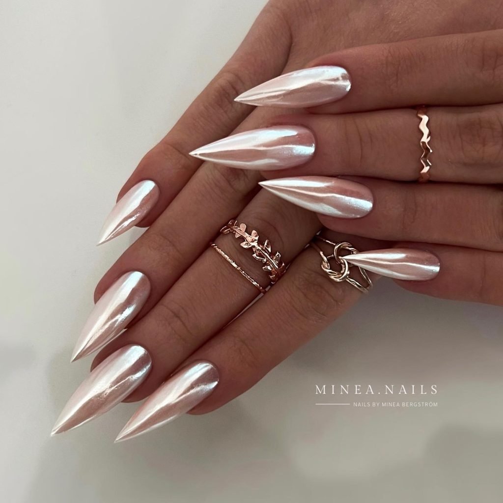 00003 White Chorme nails