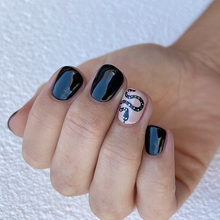 00003 classy short black nails
