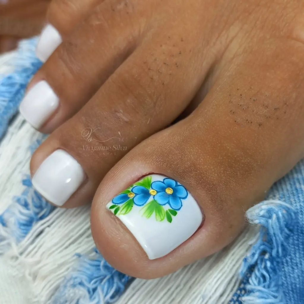 00004 White Pedicure designs