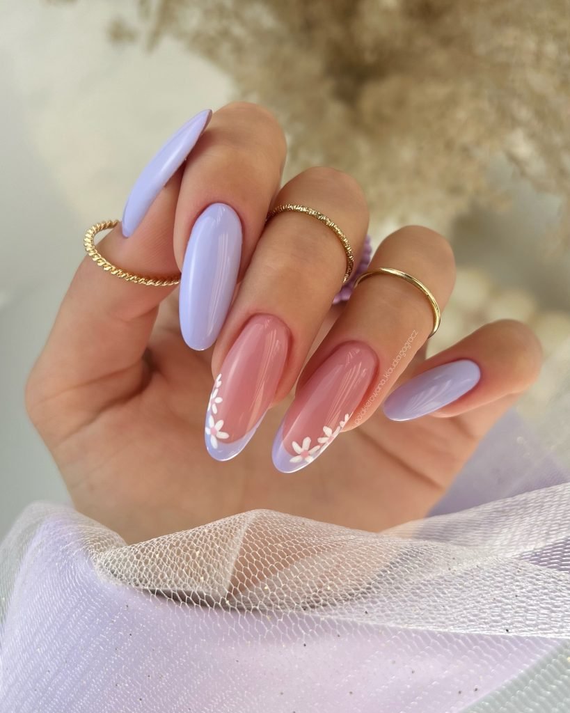 00005 French Nails with Flowers