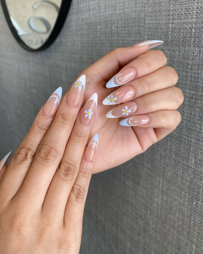 00005 French nails with flowers 2