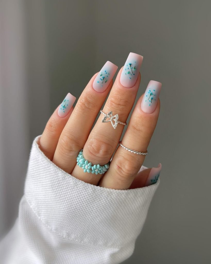 00005 Pink and Blue Nails