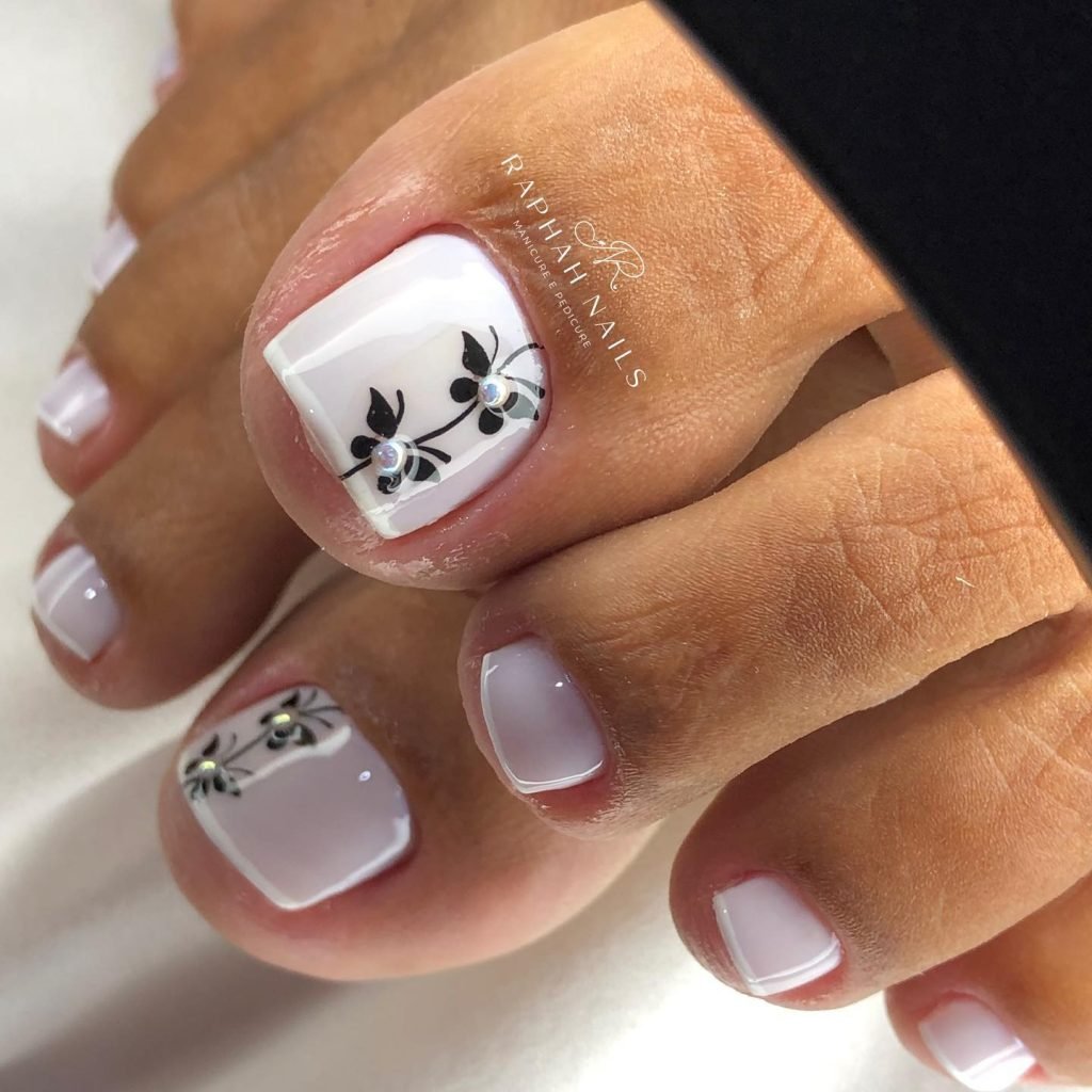 00006 White Pedicure designs