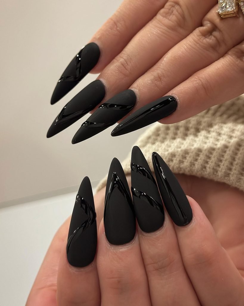 00007 Black Matte Nails