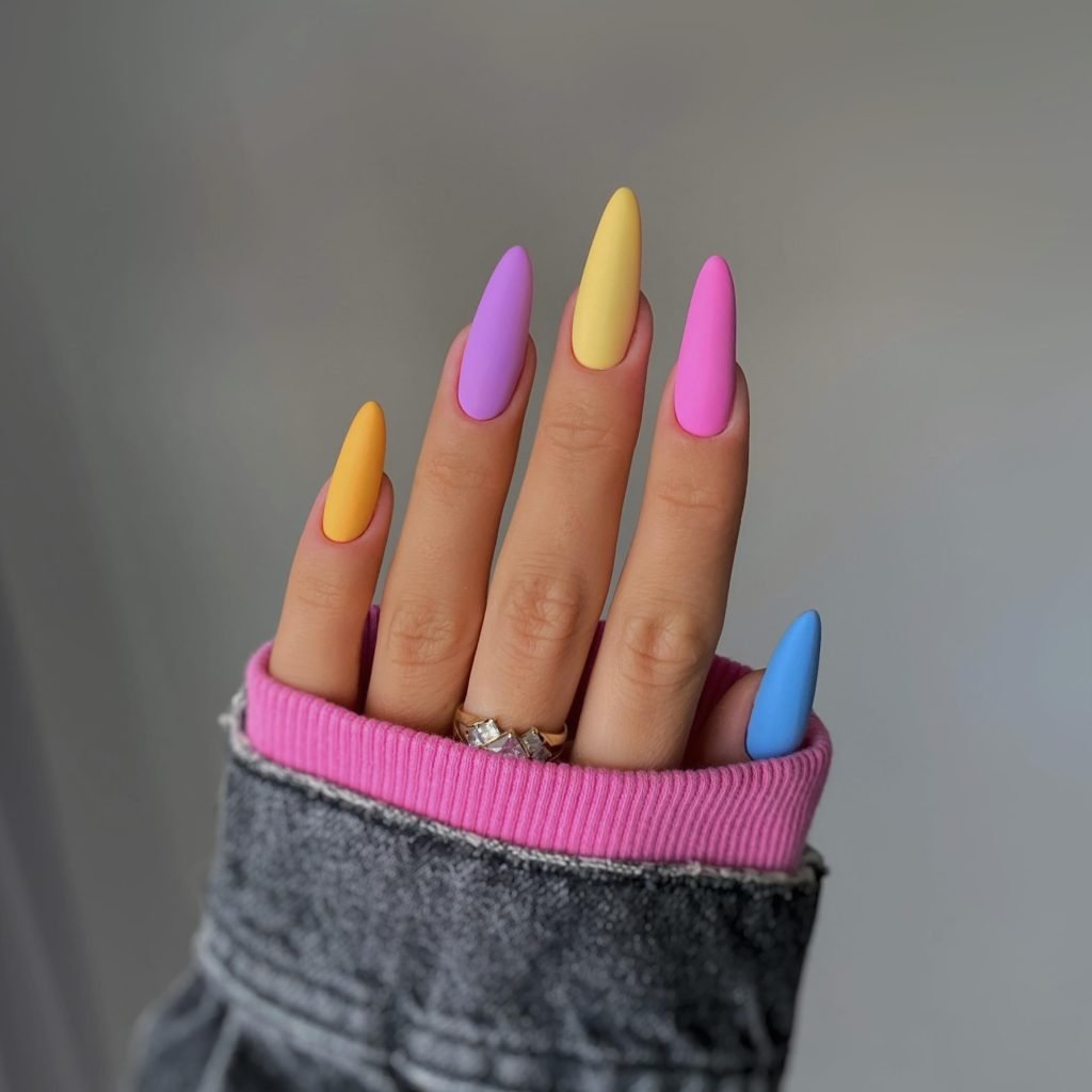 00007 Bright Summer Nails