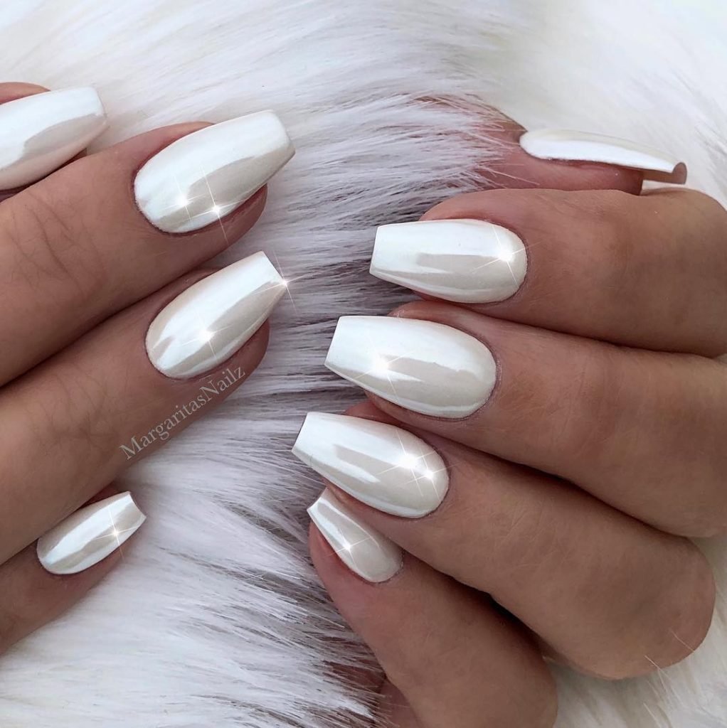 00007 White Chorme nails