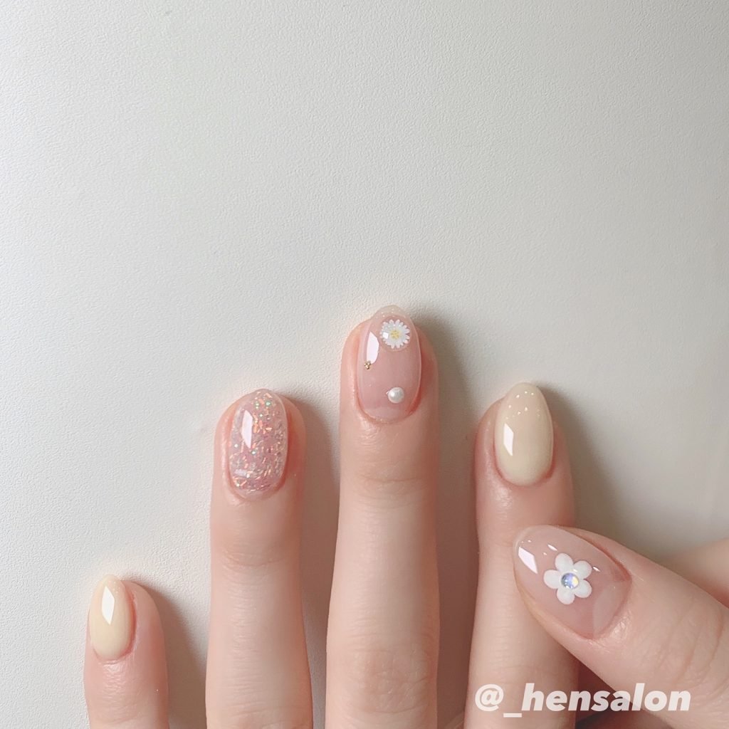 00007 Yellow Flower Nails