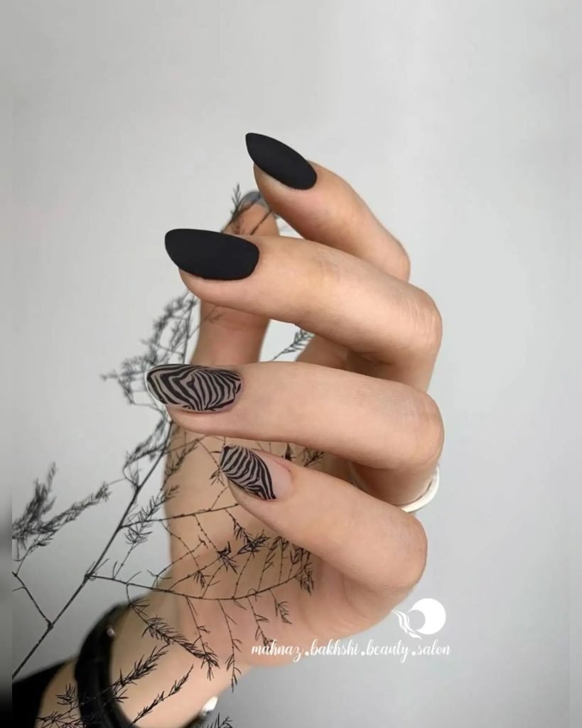 00008 Black Matte Nails