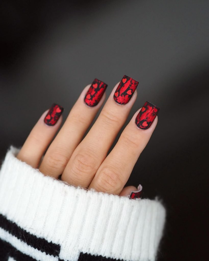 00008 Black and Red Nails