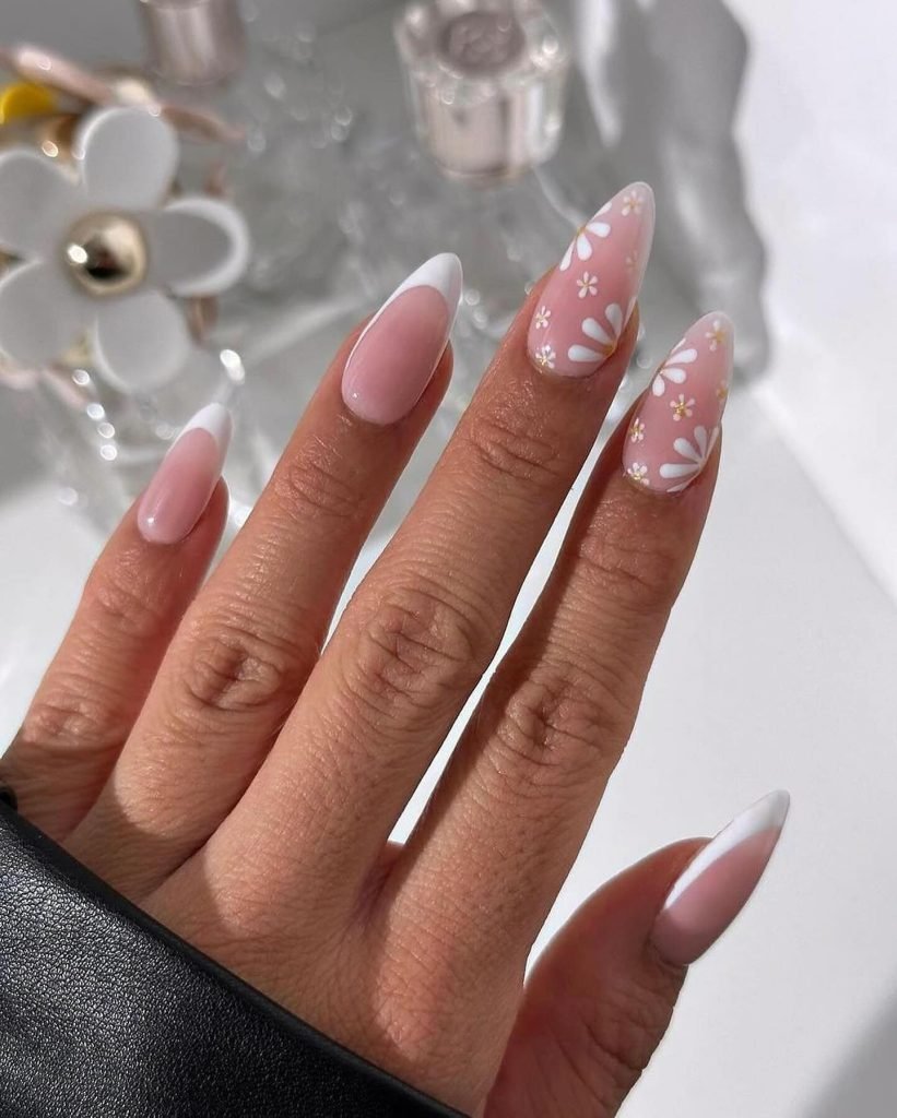 00008 French nails with flowers 2