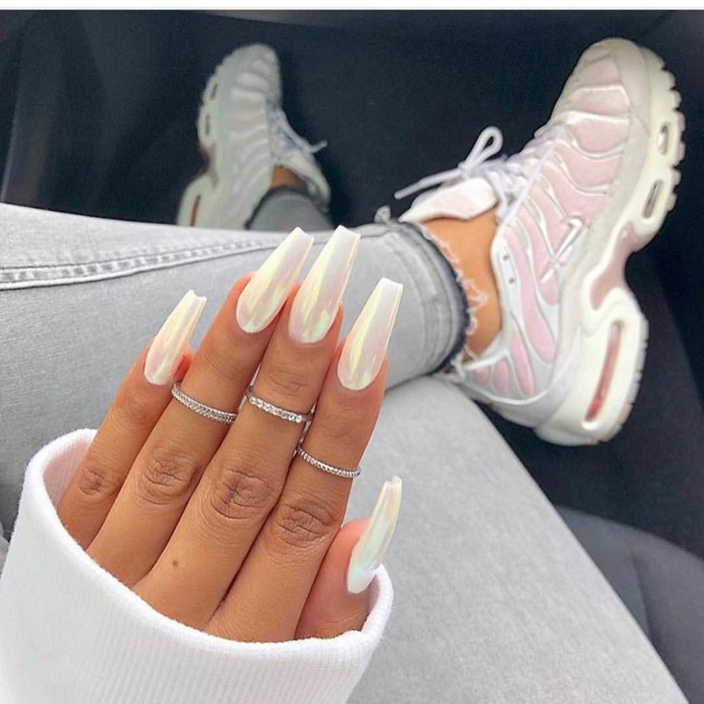 00008 White Chorme nails