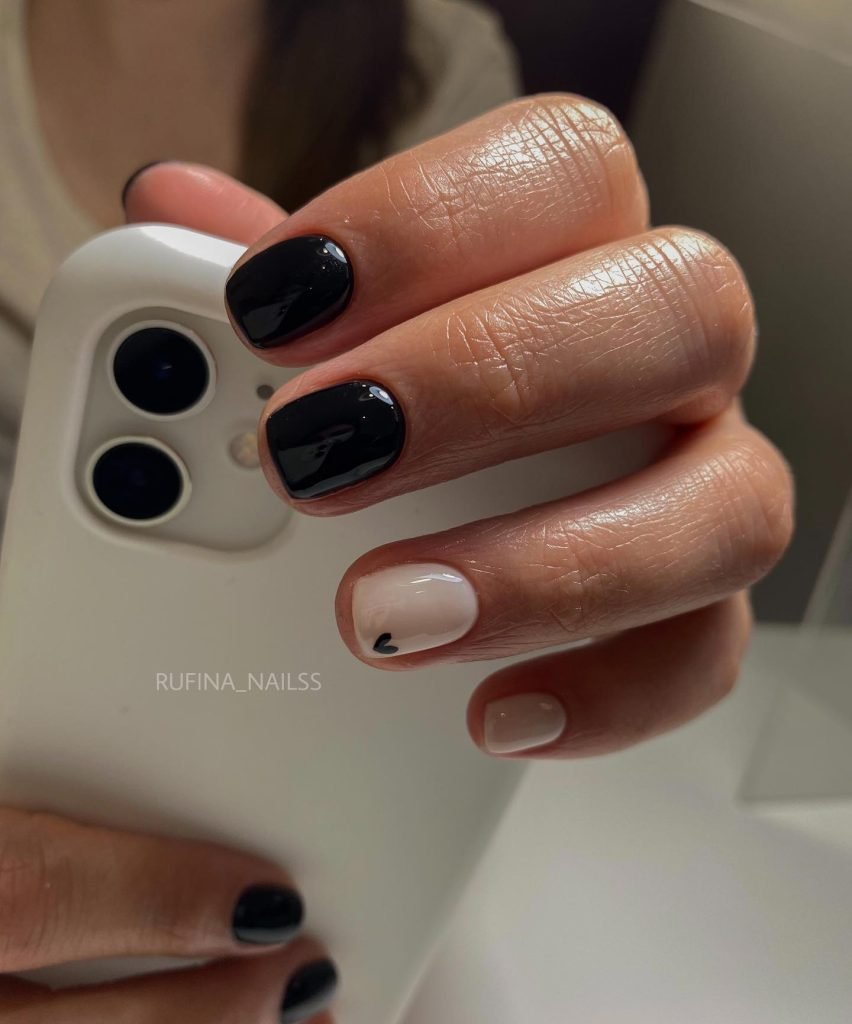 00008 classy short black nails