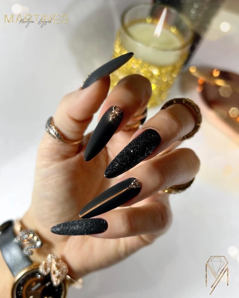 00009 Black Matte Nails
