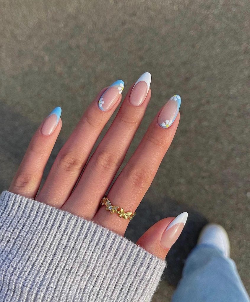 00009 French Nails with Flowers