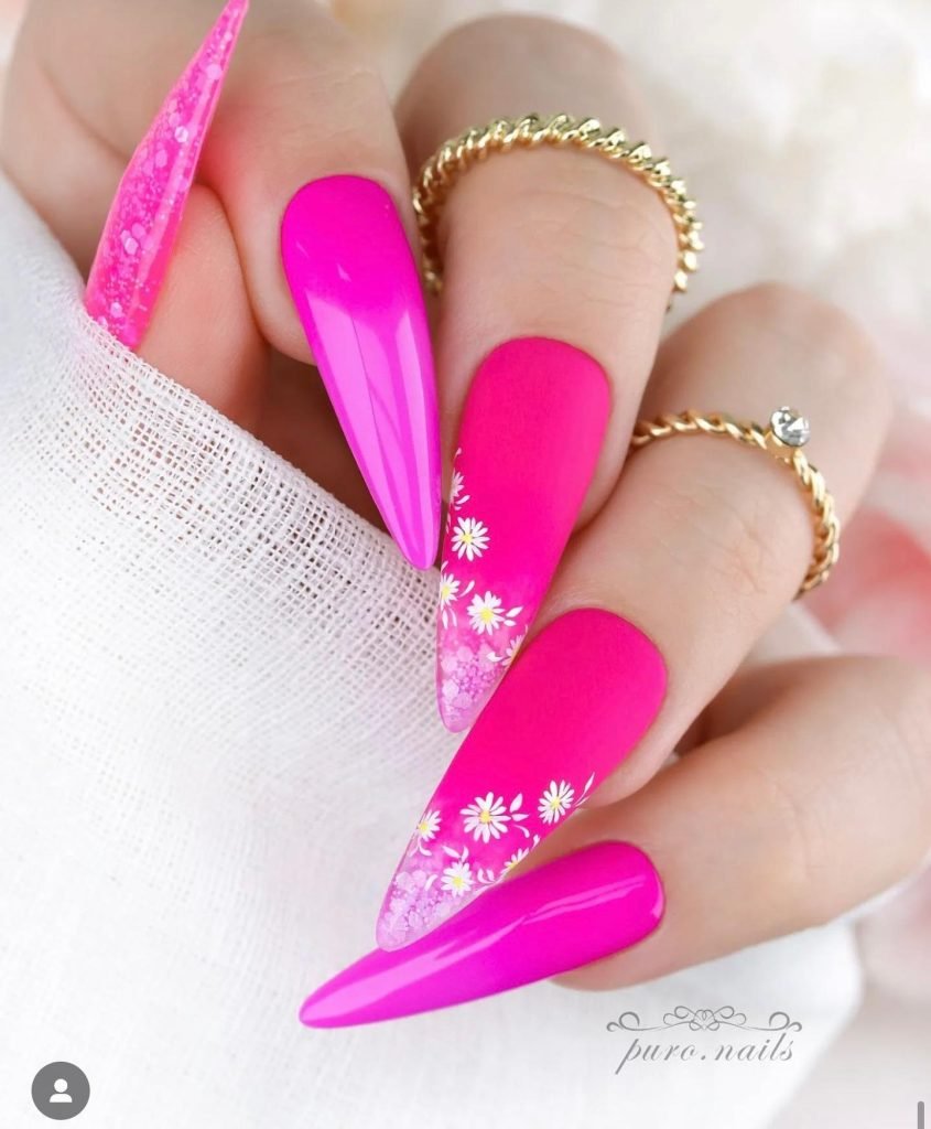 00009 French nails with flowers 2