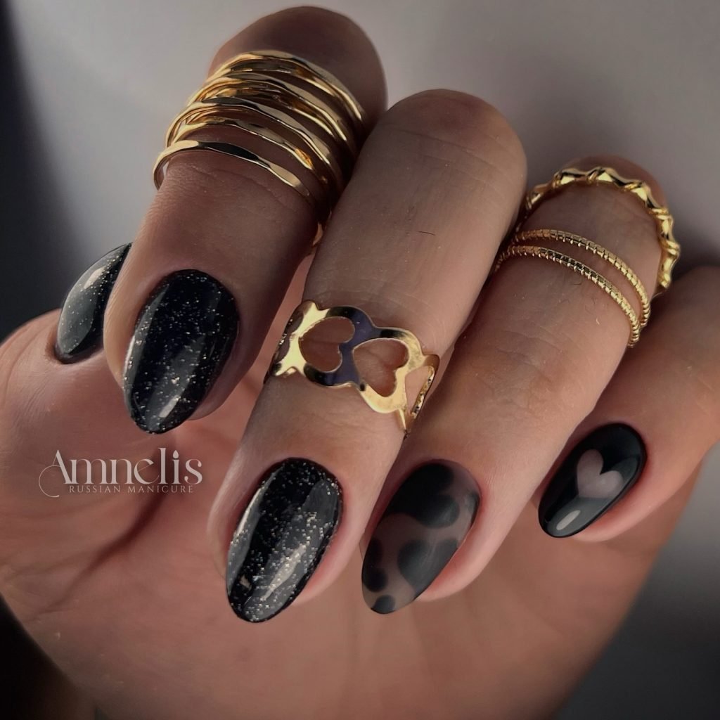 00009 Short Black Nails