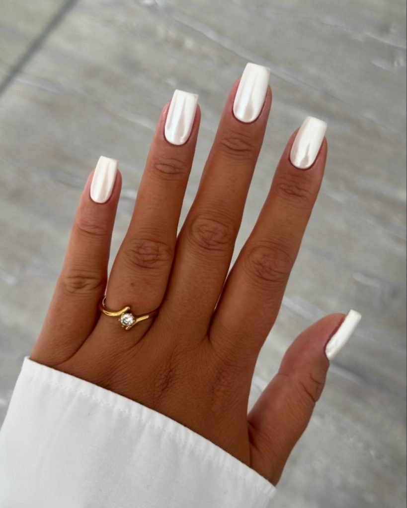 00009 White Chorme nails