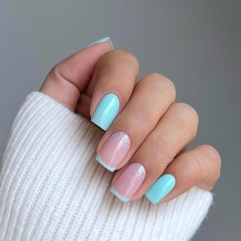 00010 Pink and Blue Nails