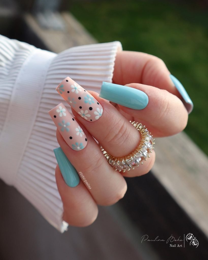 00011 Bright Summer Nails