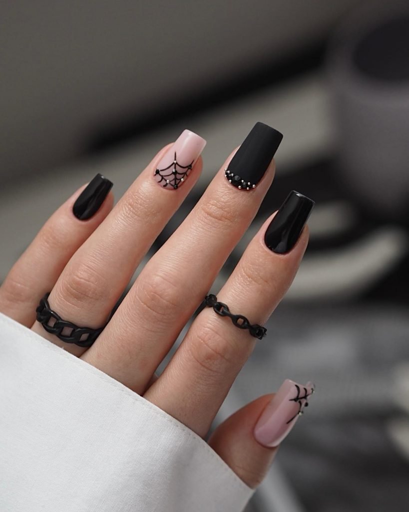 00011 classy short black nails