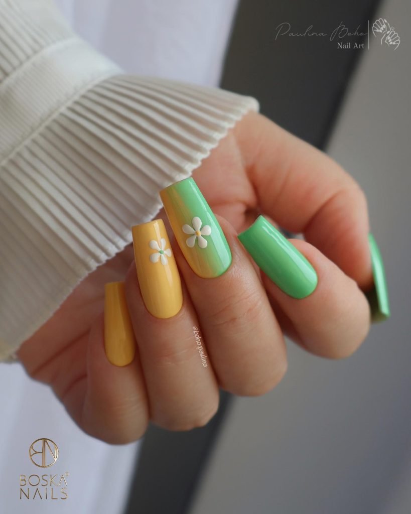 00012 Bright Summer Nails