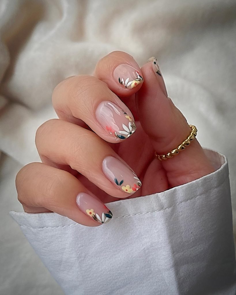 00012 French nails with flowers 2