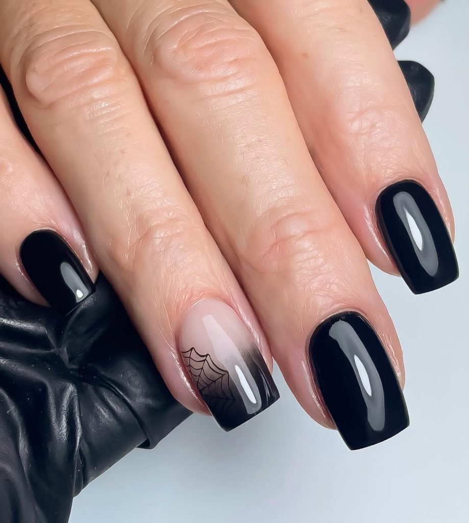 00012 Short Black Nails