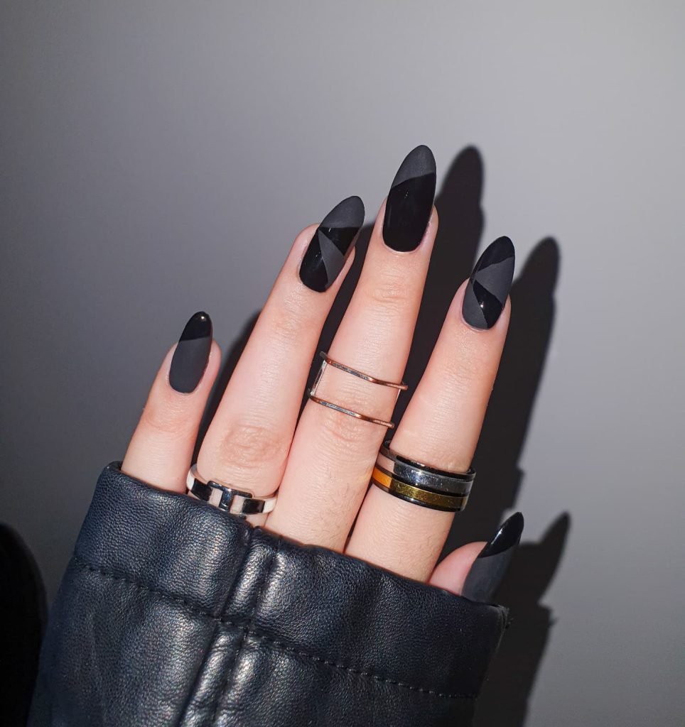 00013 Black Matte Nails