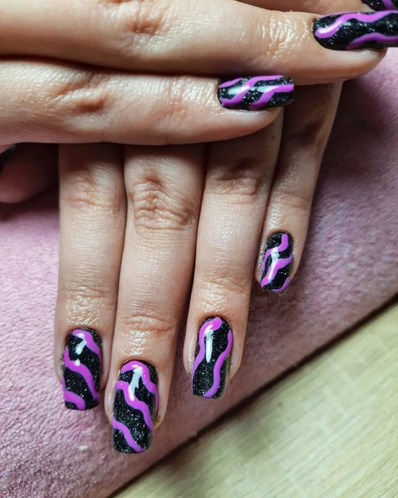 00013 Black and Purple Nails