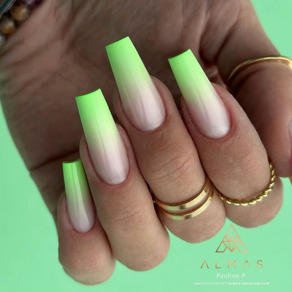 00013 Bright Summer Nails