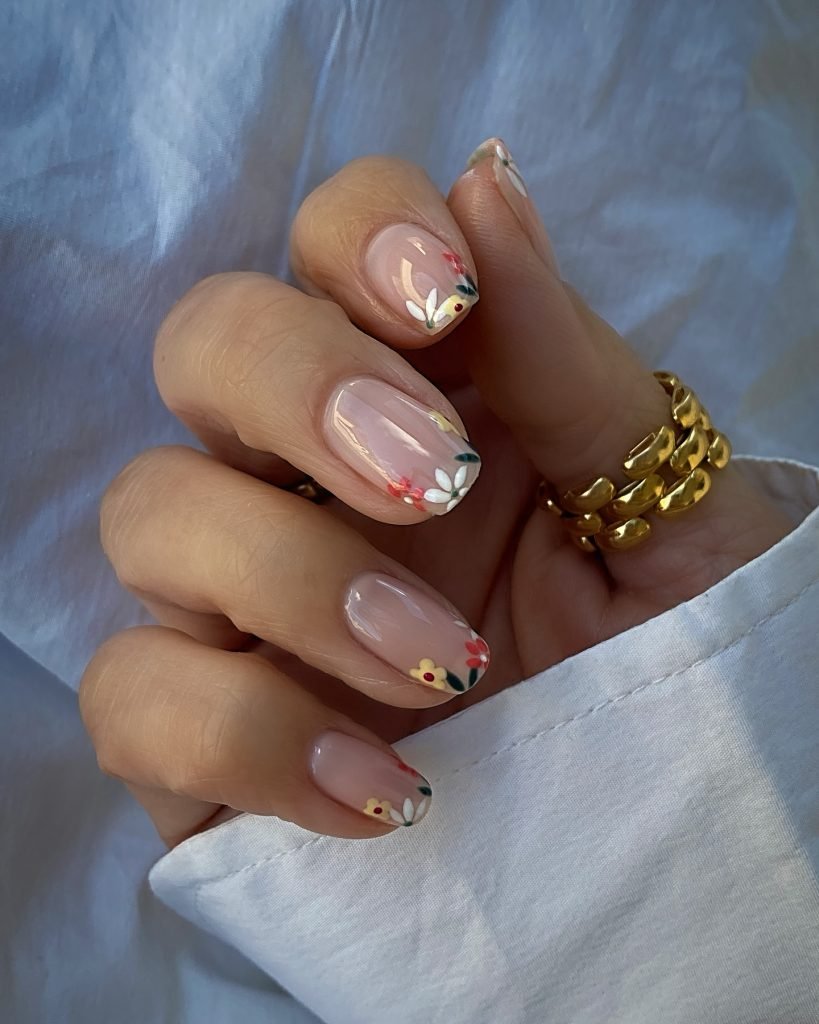 00013 French nails with flowers 2