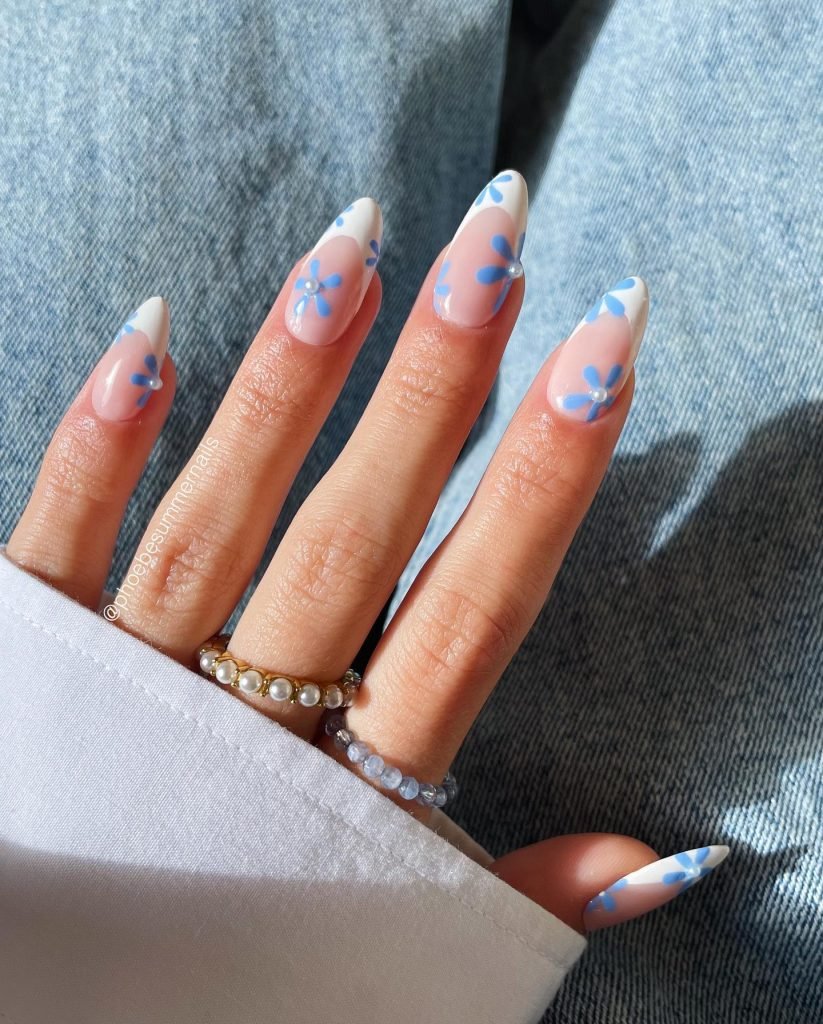 00013 French nails with flowers 2