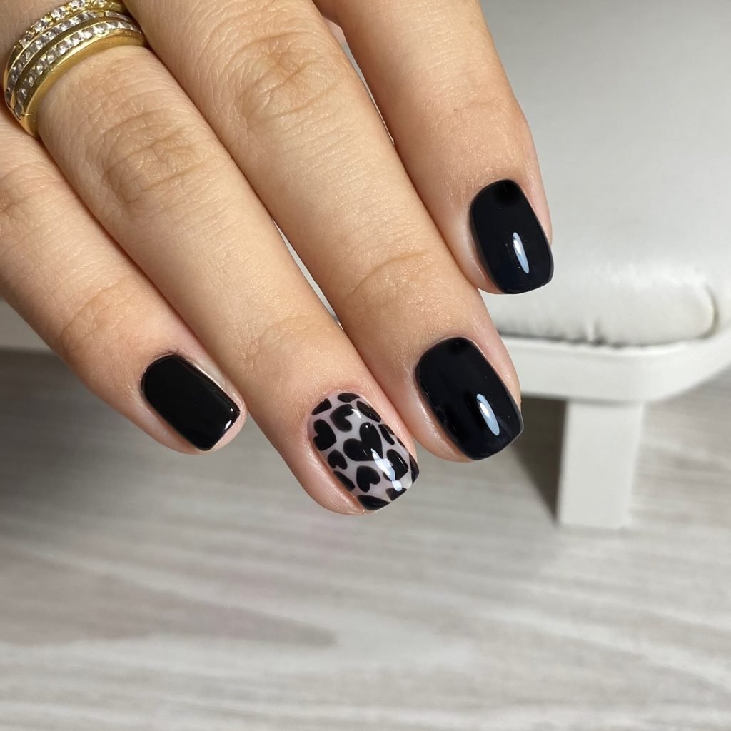 00014 Short Black Nails