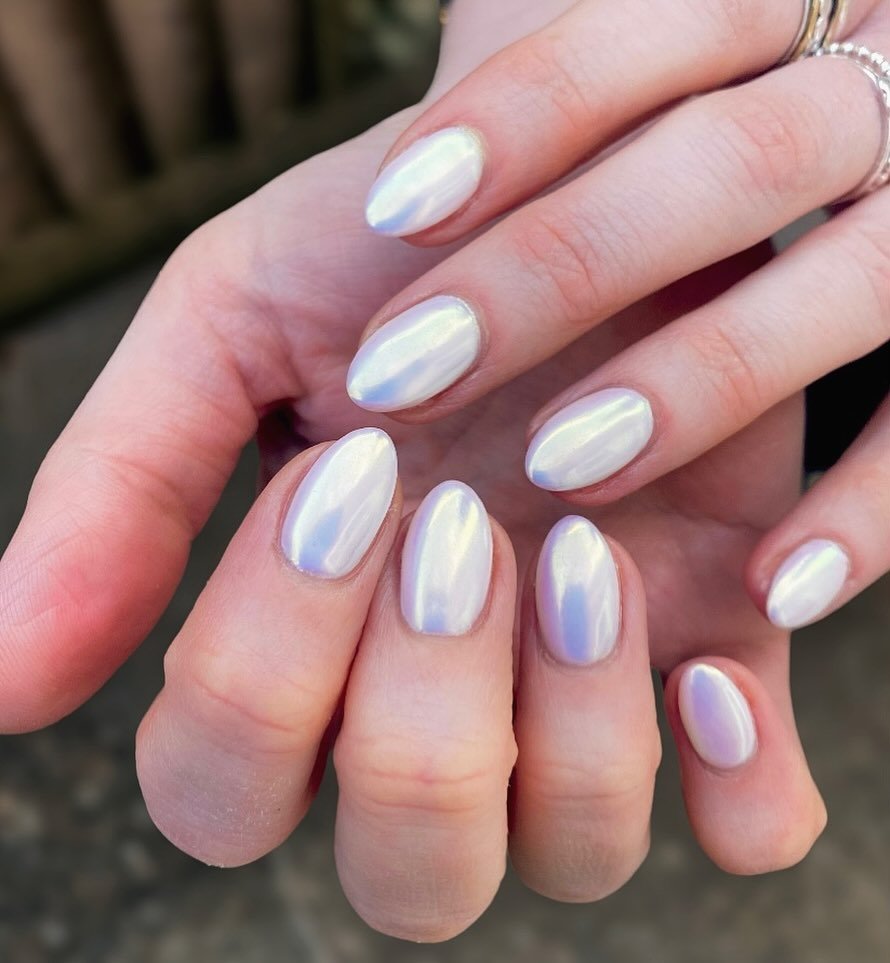 00014 White Chorme nails