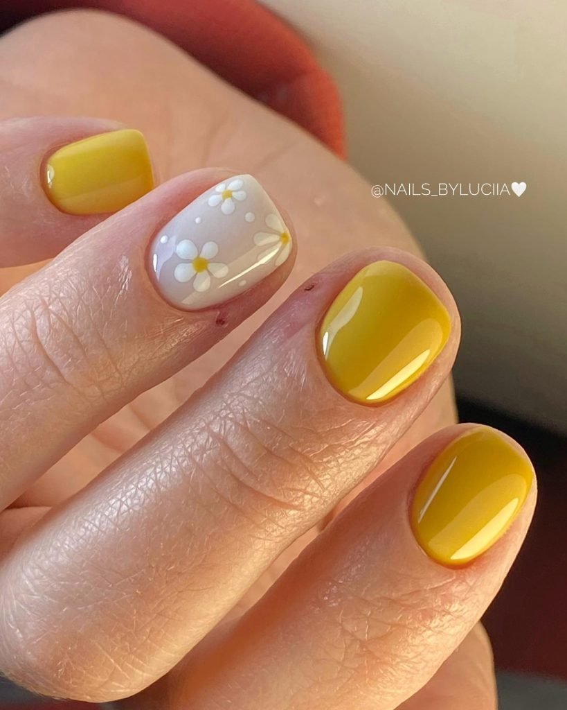 00014 Yellow Flower Nails