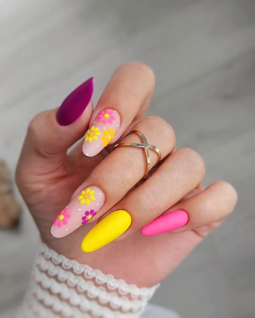 00015 Bright Summer Nails