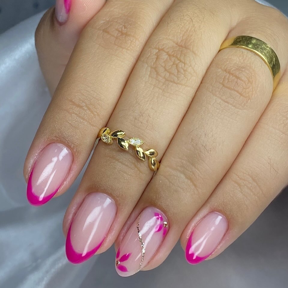 00015 French Nails with Flowers