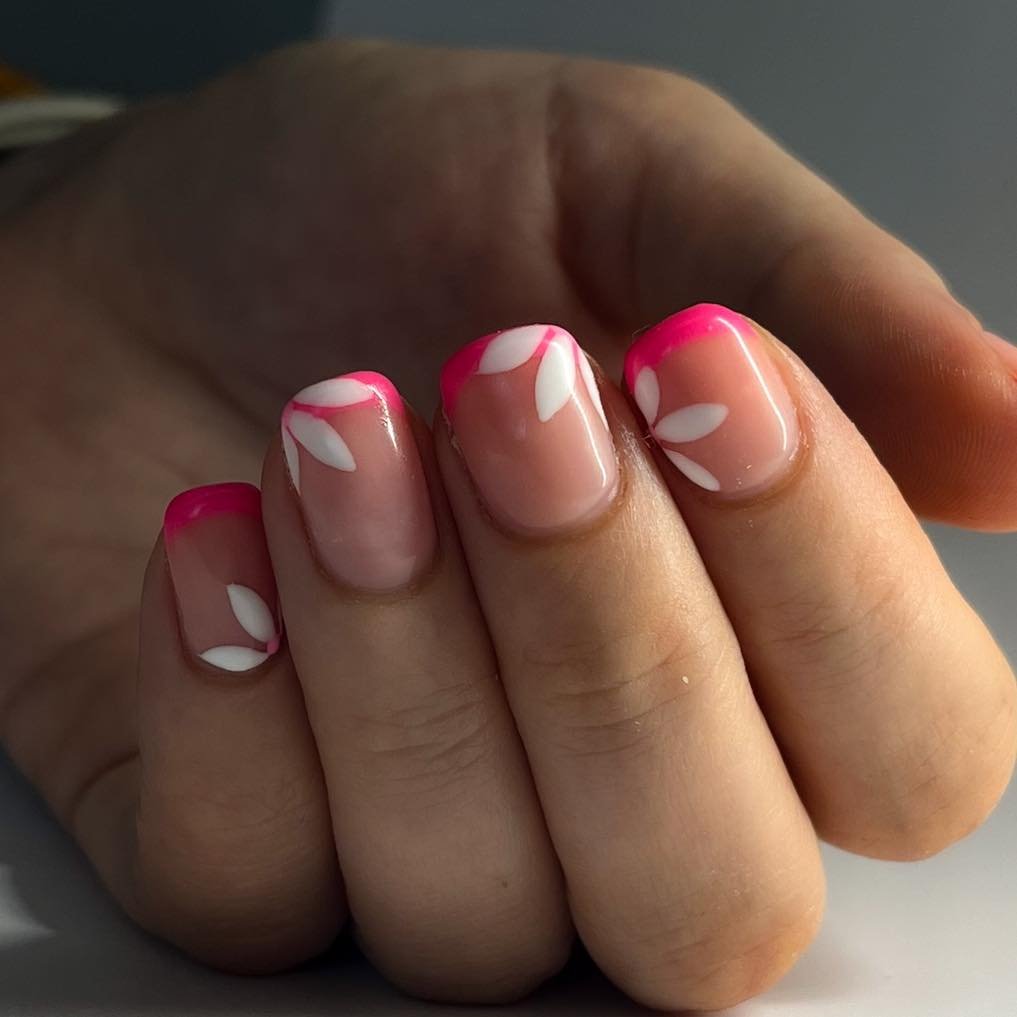 00015 French nails with flowers 2