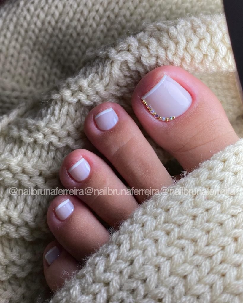 00015 White Pedicure designs