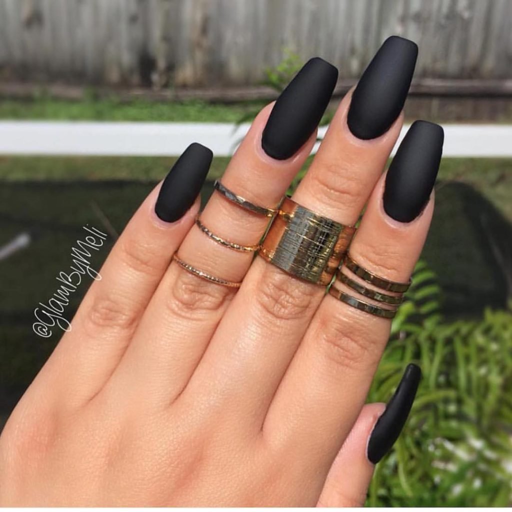 00016 Black Matte Nails