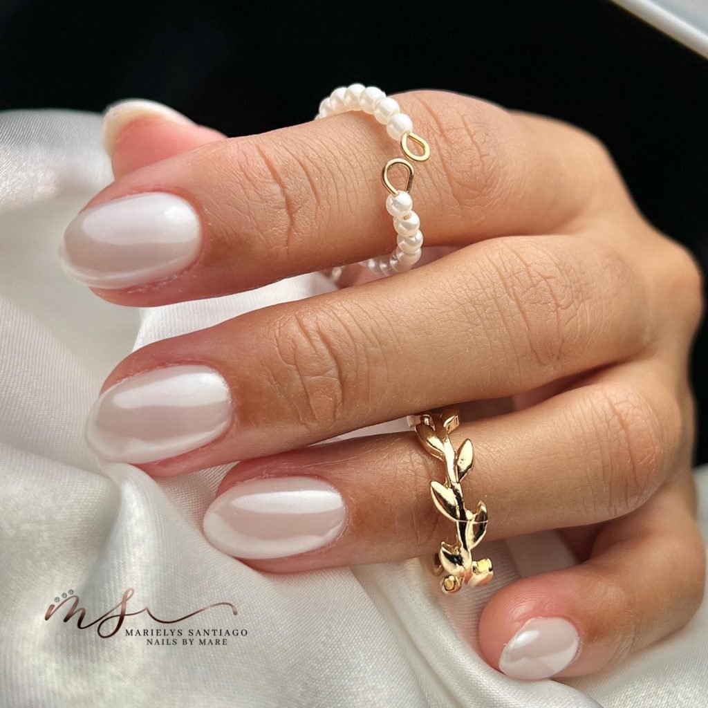 00016 White Chorme nails